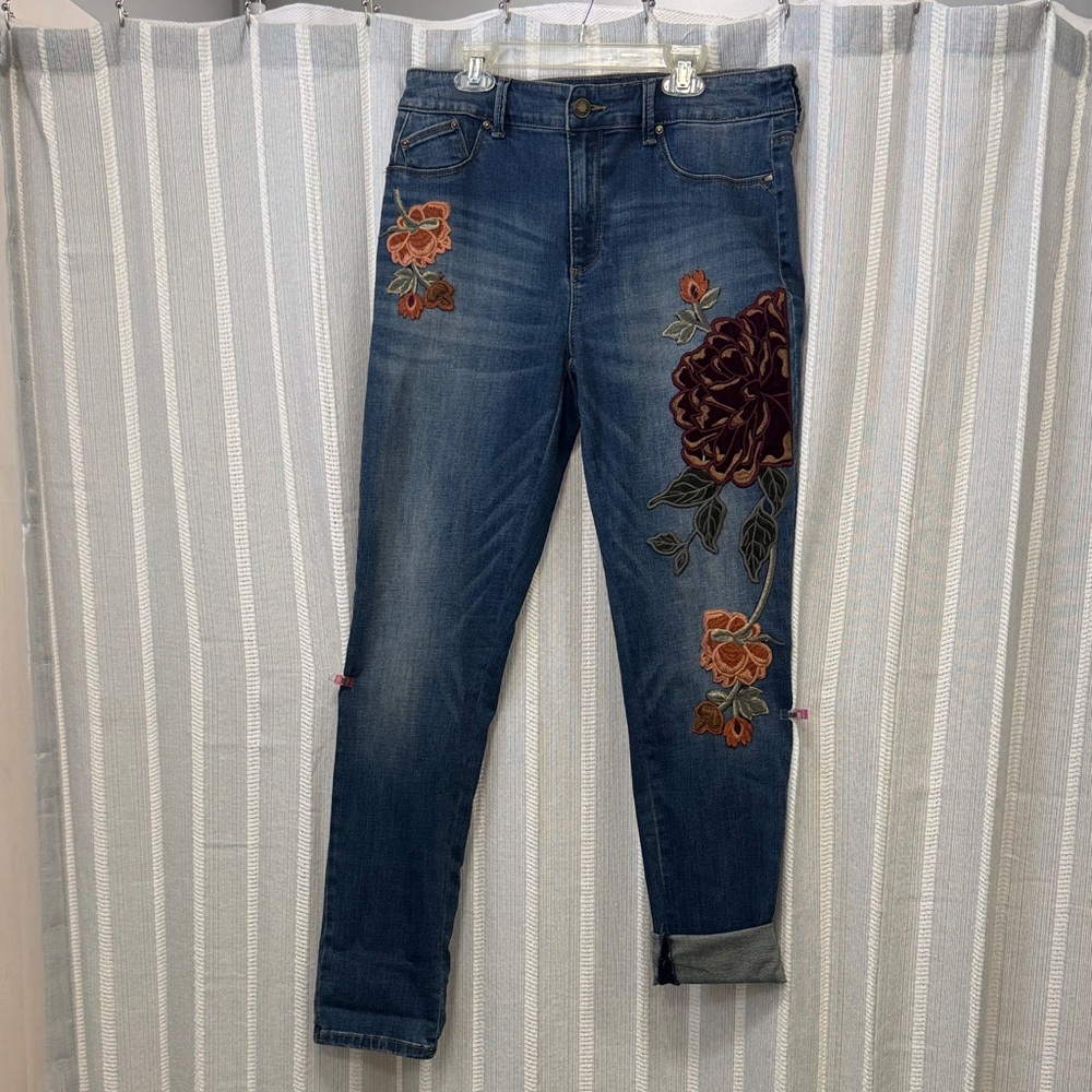 Chico's Blue Wash Jeggings with Floral Embroidery US Size 6R / Chicos Size 0.5R